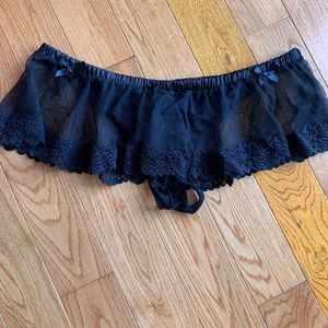 Cacique Super Sexy Panty with lace skirt.  18/20